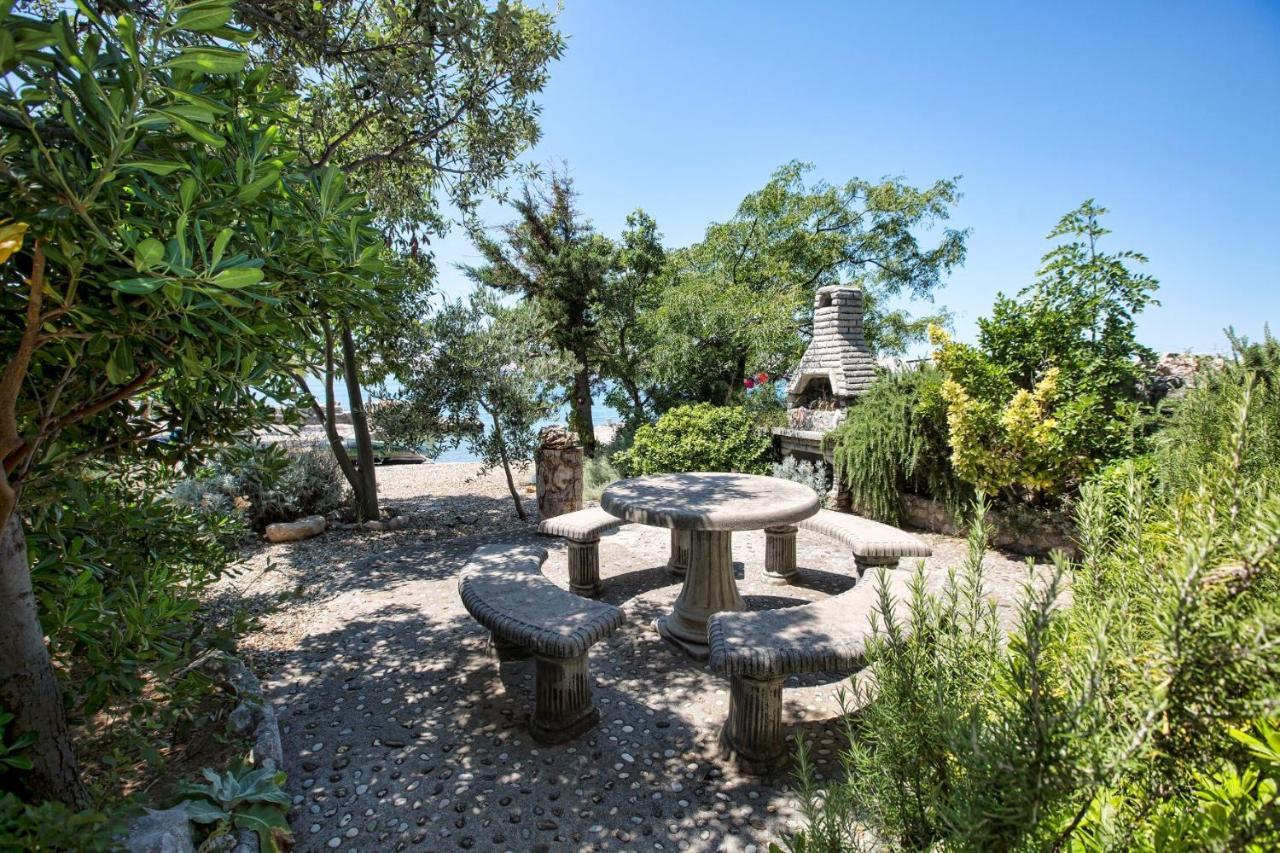 Ferienhaus Elena Karlobag Exteriör bild