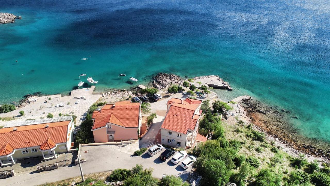 Ferienhaus Elena Karlobag Exteriör bild